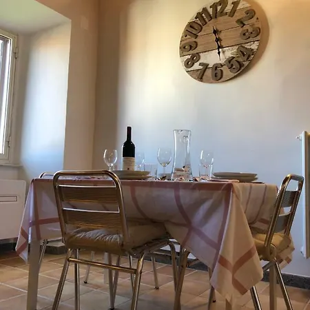公寓 Il Rifugio Del Cavaliere 维特拉
